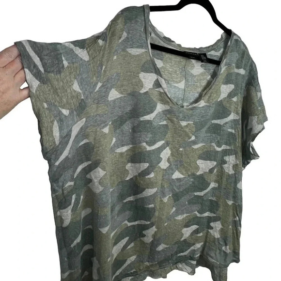 Tahari 2X plus-size 100% linen green camo lightweight‎ V-neck short sleeve top - Picture 2 of 6
